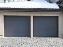 Cекционные ворота 3300х2200 мм антрацитовые DoorHan RSD02